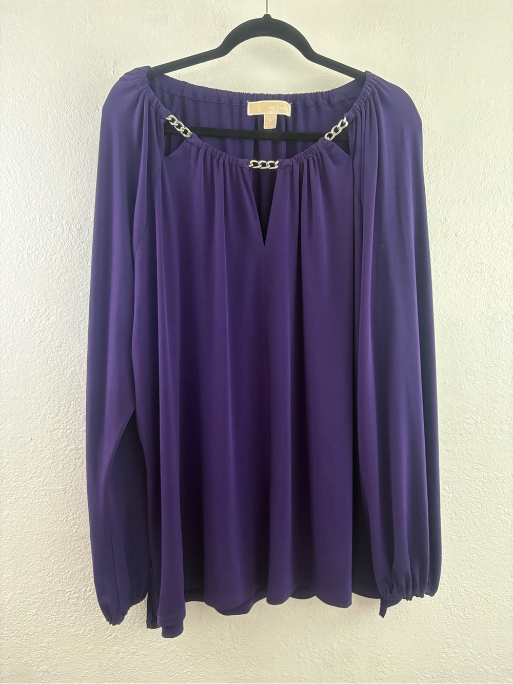Michael Kors blouse featuring a keyhole front and metallic chain accents 2XL